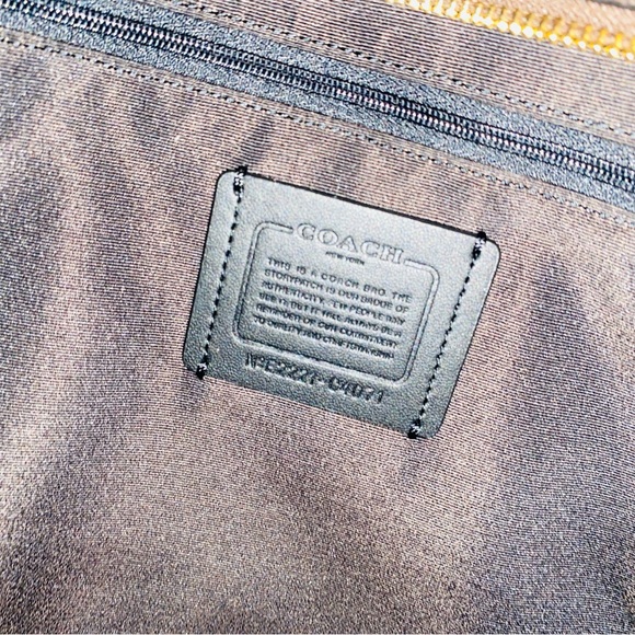 Coach Diaper bag in signature canvas !!! - Picture 3 of 5